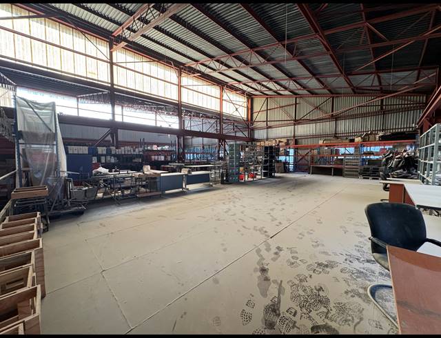 3,000M² WAREHOUSE FOR SALE IN LEA GLEN